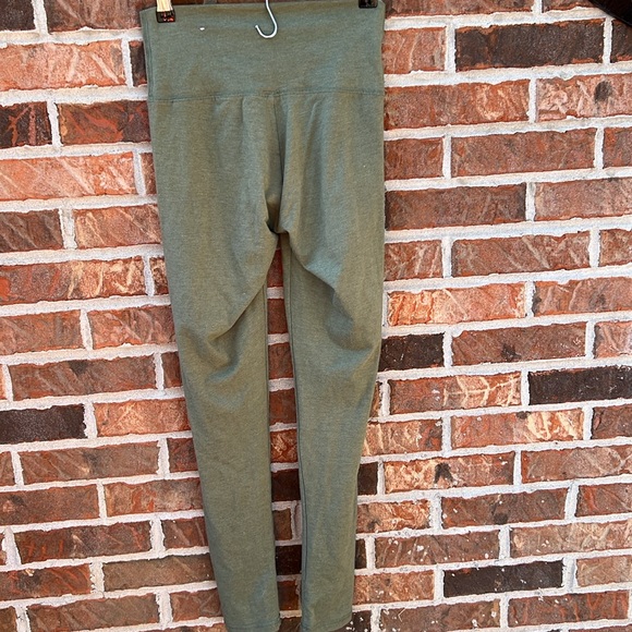 Aeries Green leggings - Picture 3 of 3